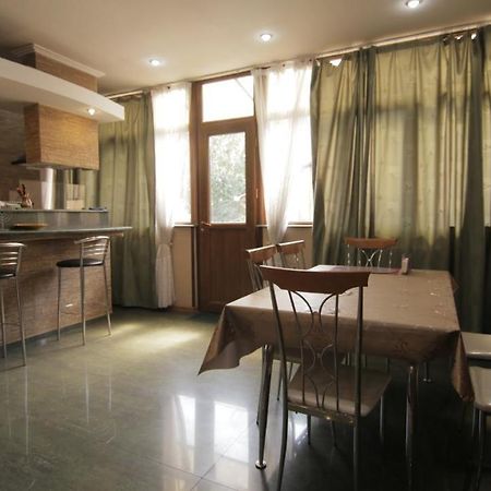 Apartment On Sanapiro Tbilisi Luaran gambar