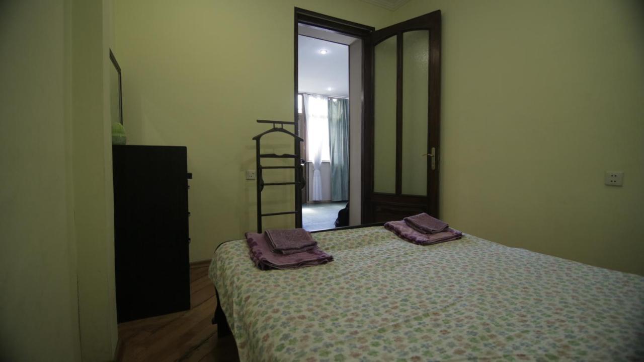 Apartment On Sanapiro Tbilisi Luaran gambar