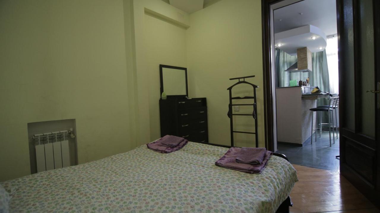 Apartment On Sanapiro Tbilisi Luaran gambar