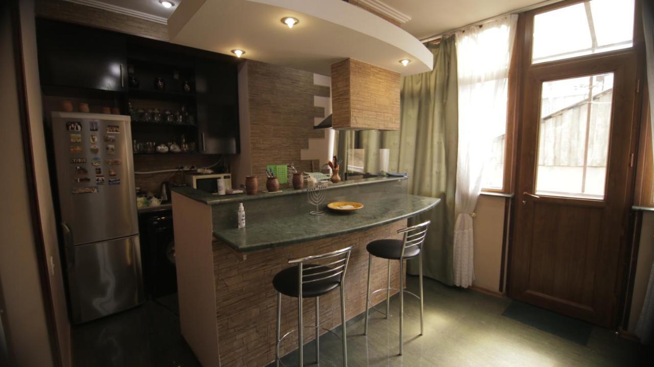 Apartment On Sanapiro Tbilisi Luaran gambar