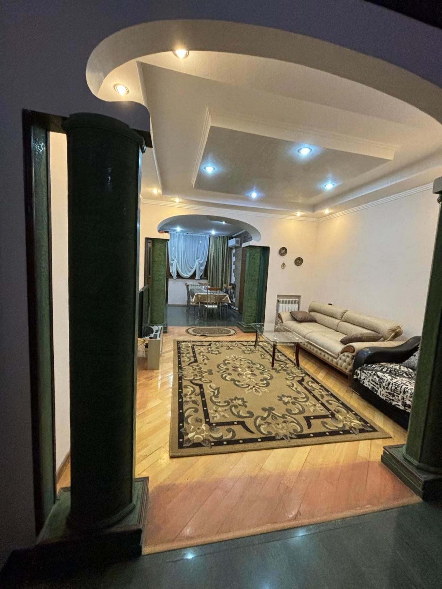 Apartment On Sanapiro Tbilisi Luaran gambar