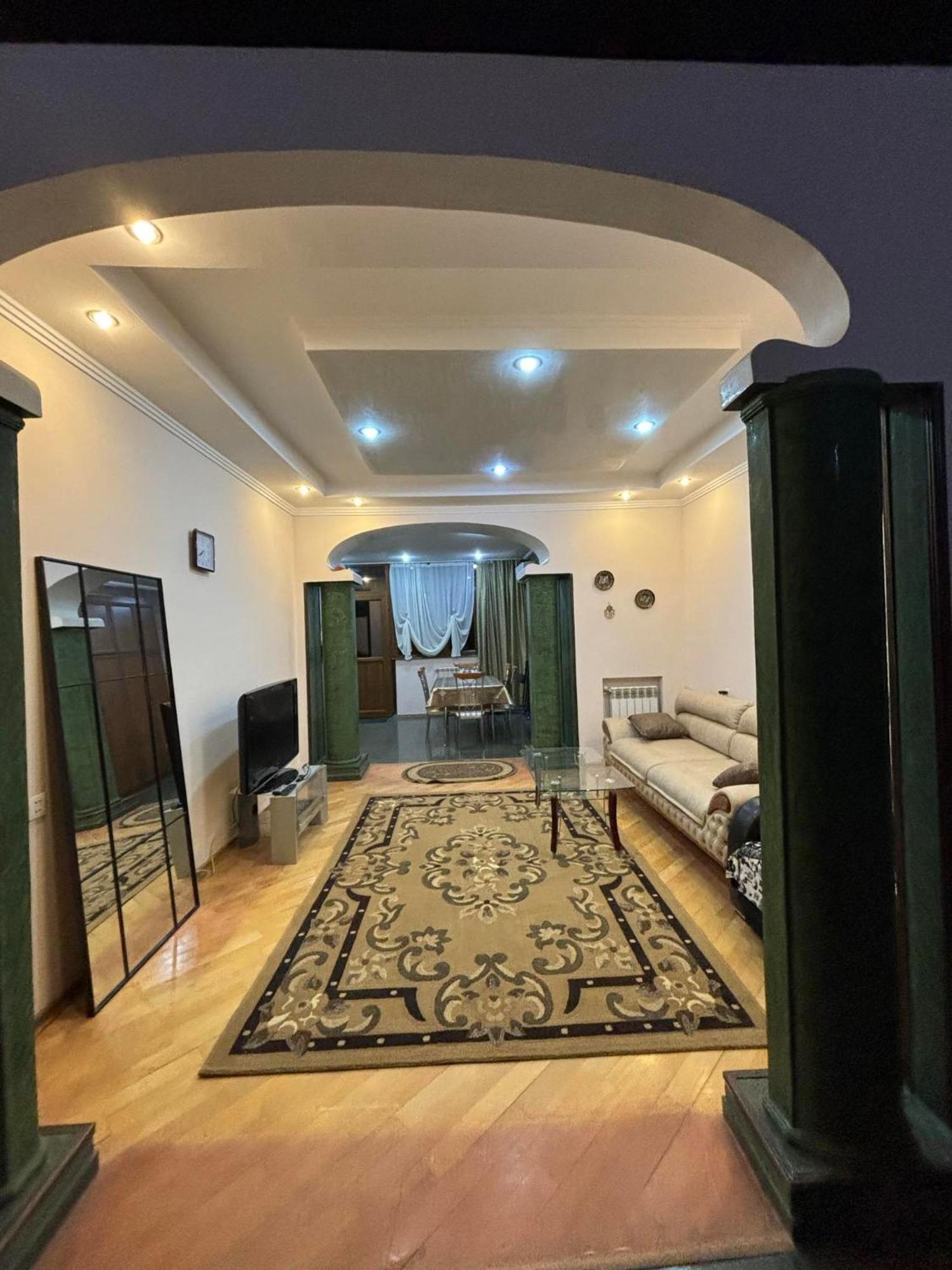 Apartment On Sanapiro Tbilisi Luaran gambar