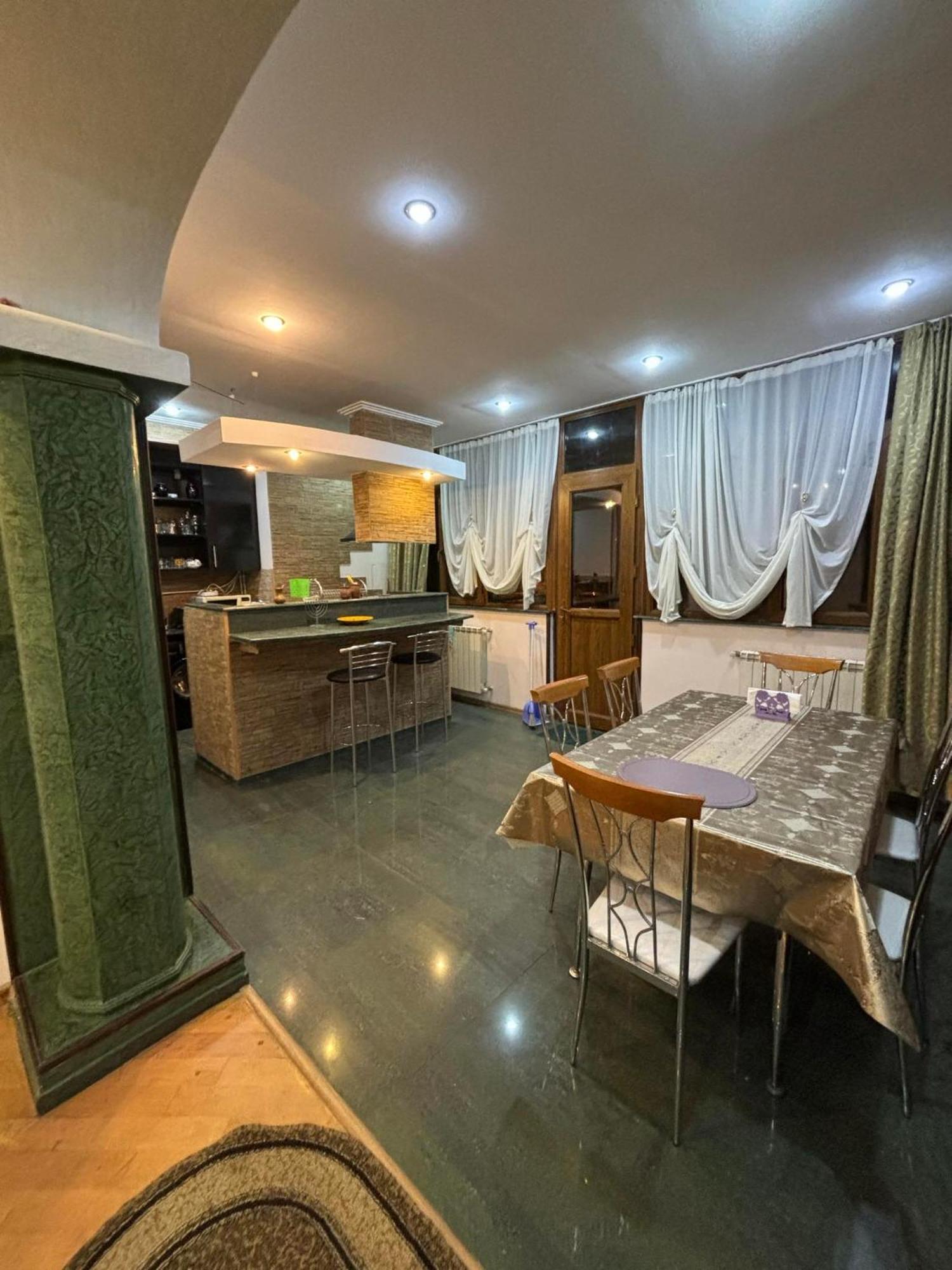 Apartment On Sanapiro Tbilisi Luaran gambar