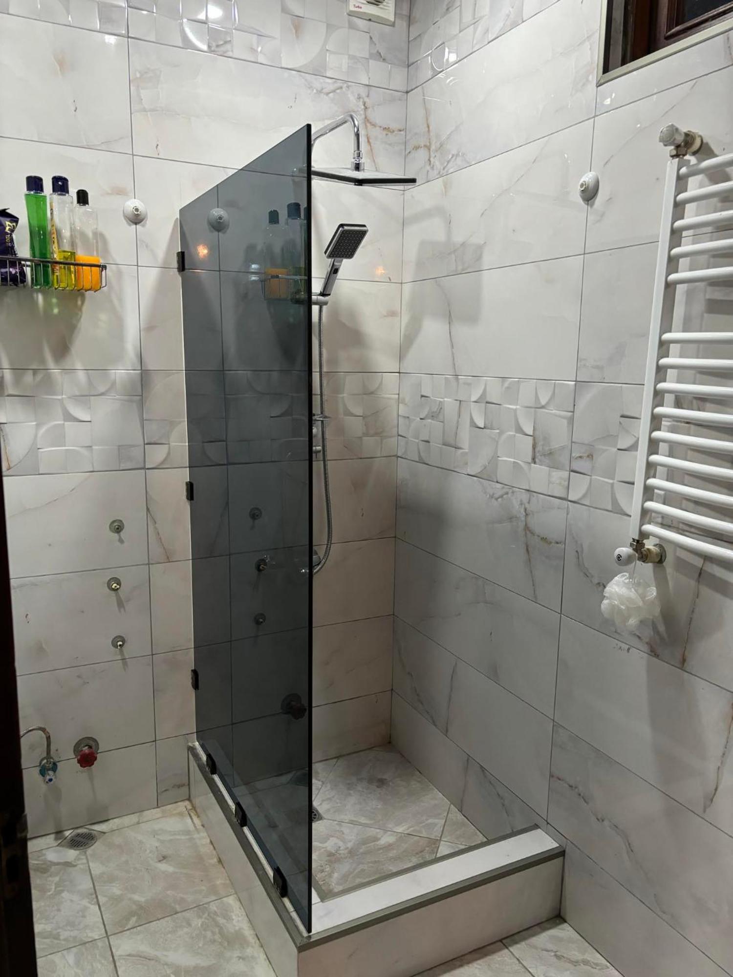 Apartment On Sanapiro Tbilisi Luaran gambar